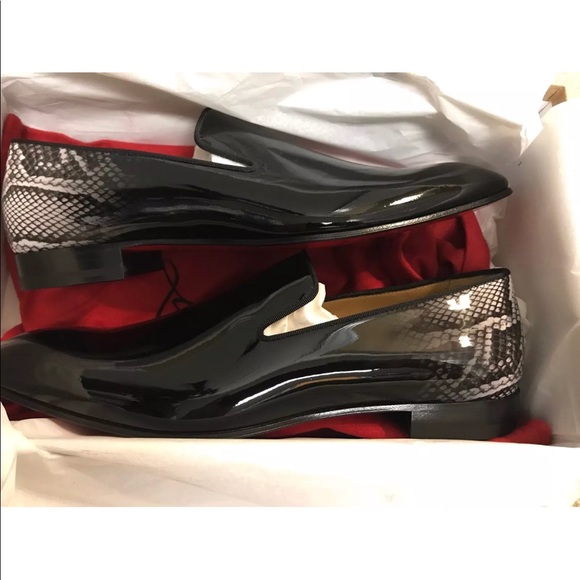 Comment below up to a size 15 - Picture 2 of 3